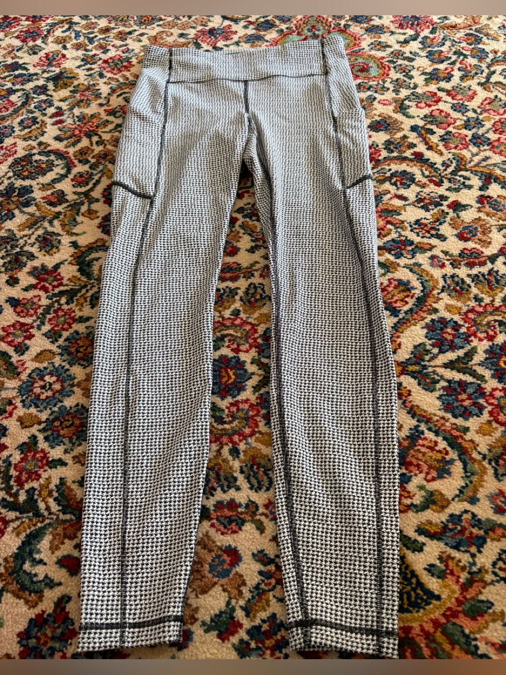 Lululemon Athletica Speed Up Tight Womens Black and White Tiny Check Size 8